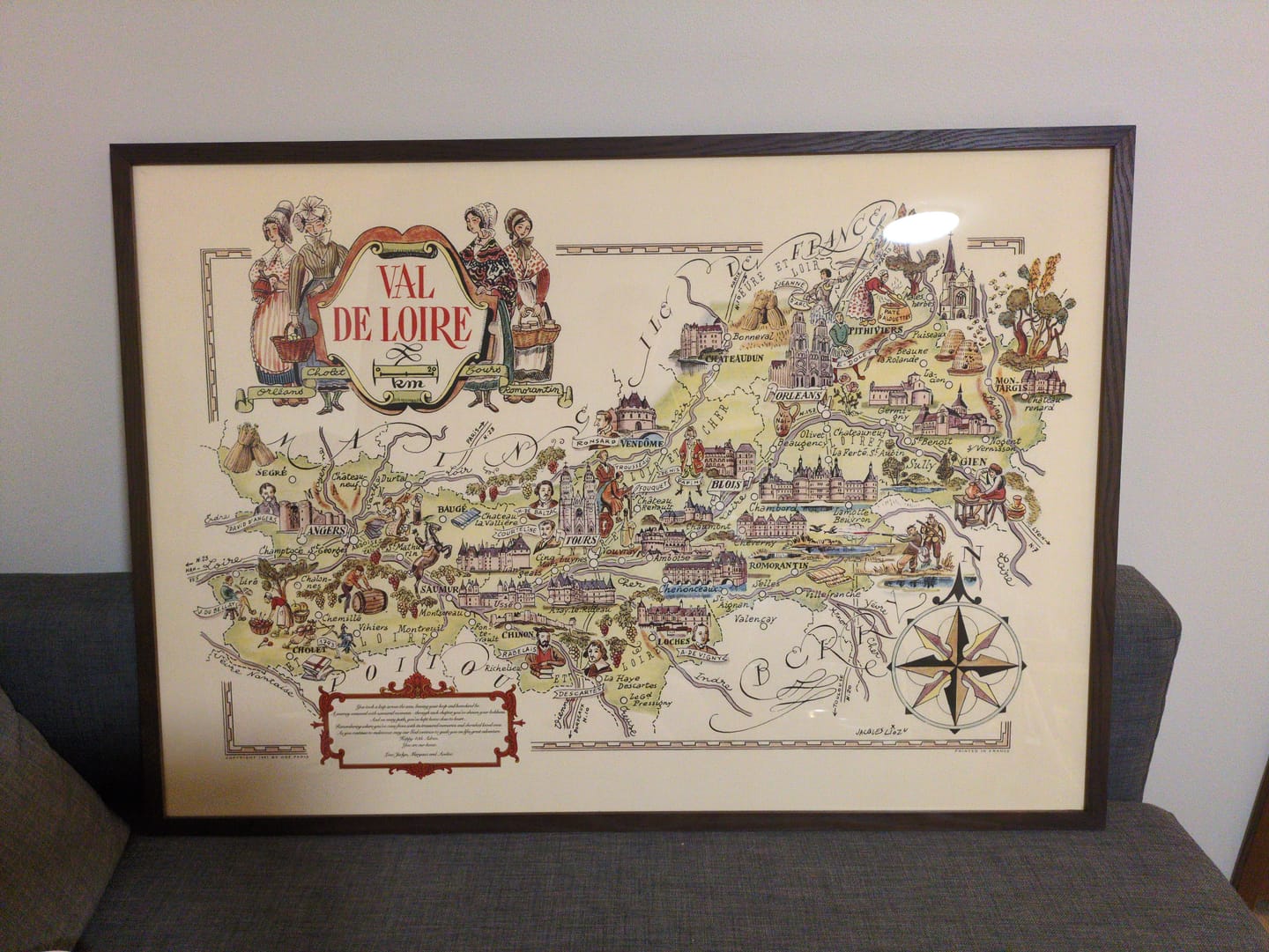 Customer photo review of Old Pictorial Map of Loire Valley by Liozu, 1951: Orléans, Tours, Angers, Chateaux, Vineyards, Wine