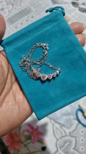 Customer photo review of Moissanite Necklace for Woman Wedding Fine Jewely with Certificates 925 Sterling Sliver Plated 18k White Gold Necklace