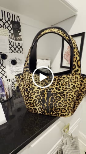 Customer video review of LE 5 À 7 BEA TOTE BAG 50 IN LEOPARD PRINT LEATHER GOLD LOGO