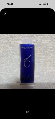 お客様からの写真。ZO SKIN HEALTH「Daily Power Defense」の青い製品パッケージ。