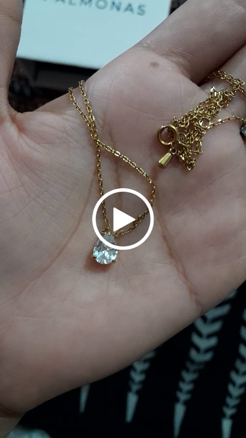Customer video review of Dewdrop solitaire necklace