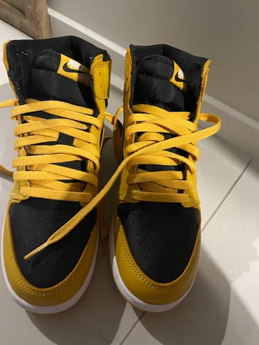 Customer photo review of Air Jordan 1 Retro High OG GS Pollen