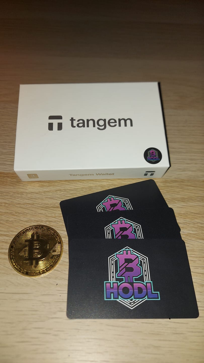 Customer photo review of Hardware Wallet Tangem HODL® Edition 3er Set