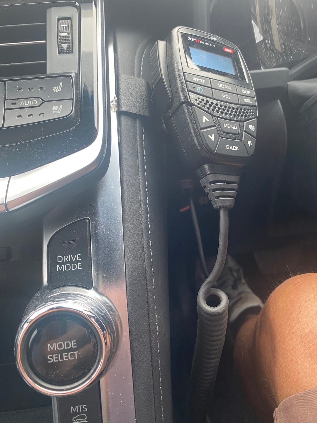 Customer photo review of UHF Handpiece Bracket - LC300 Series - Dash Mount