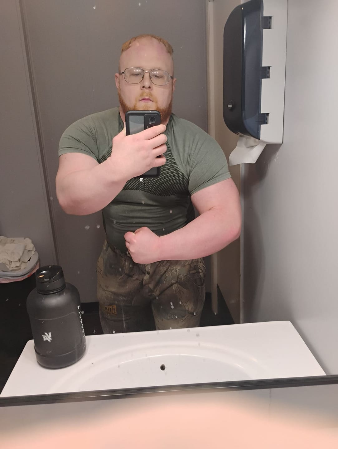 Customer photo review of 2052 - Gold's Iron Legacy Heritage Sweats