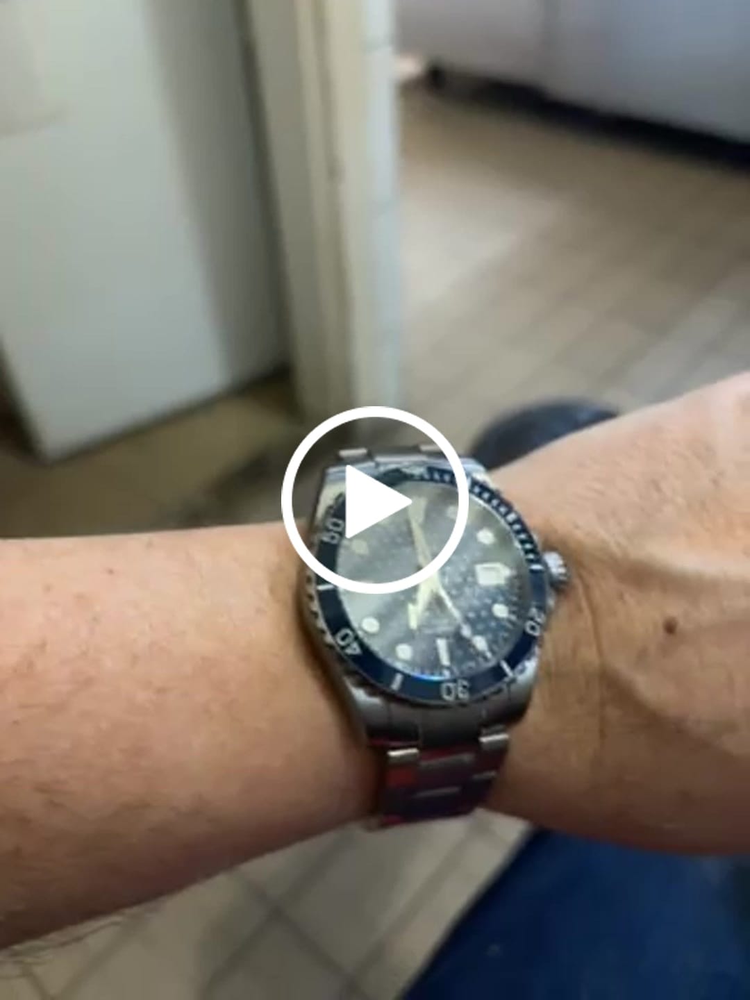 Customer video review of SEATURTLE.OCEAN(TITANIUM) - Automatic Titanium Diver Watch | Sea Blue/Ti-bracelet