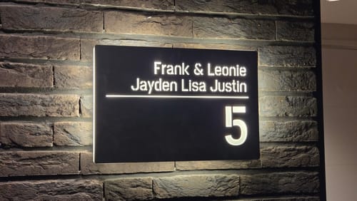 Customer photo review of Numero civico e testo luminoso modello Lux Horizontal