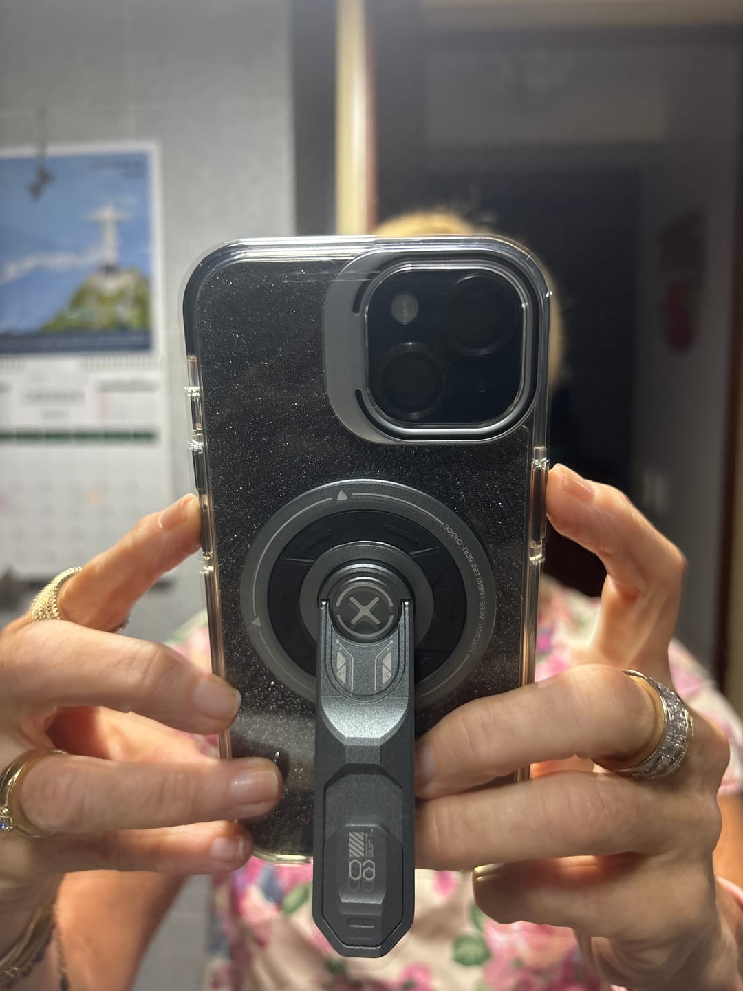 Customer photo review of Soporte Magnético y Giratorio para celular con Grip Ergonómico
