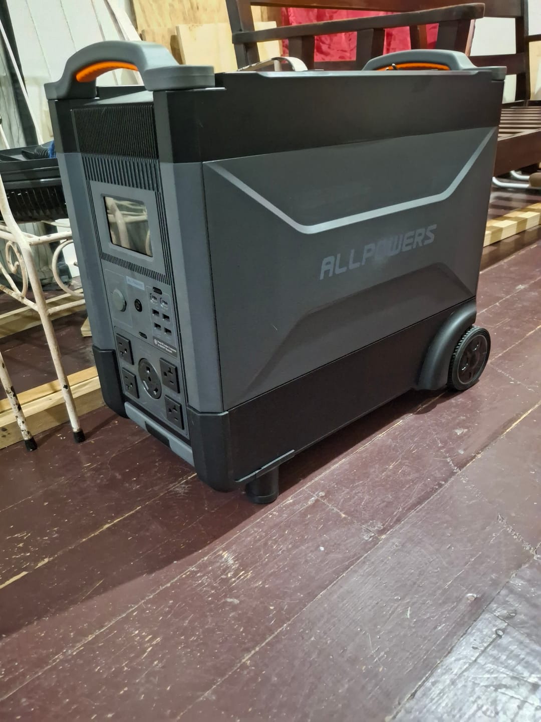 Customer photo review of ALLPOWERS Solar Generator Kit 3600W (R4000 + SP037 400W  Solar Panel)