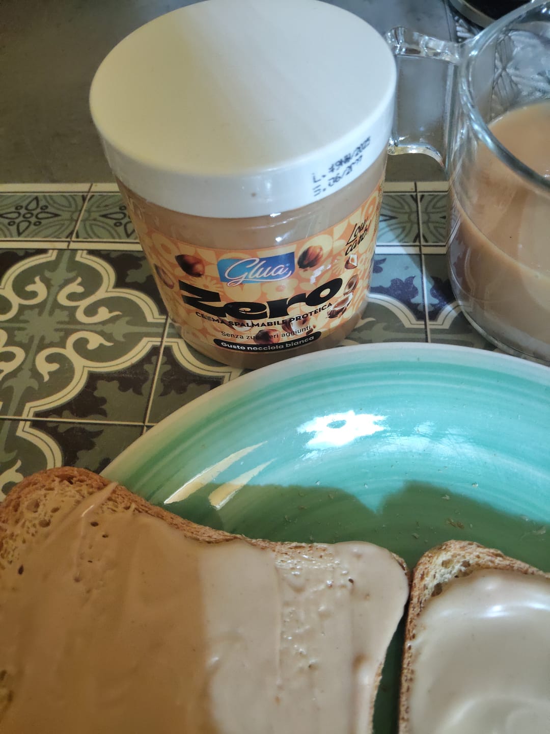 Customer photo review of Crema proteica gusto nocciola bianca