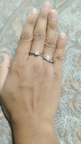 Customer's hand wearing the Silver Glittering Ring, showing the two-layer band design.