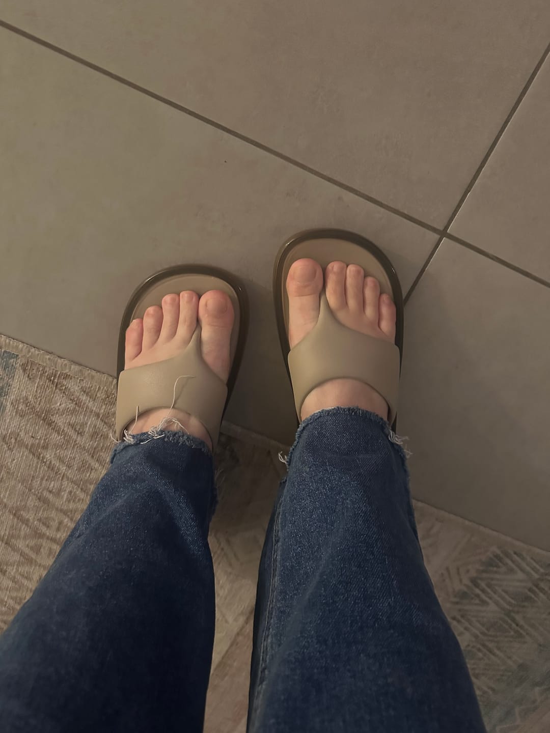 Customer photo review of כפכפי אצבע לנשים Float