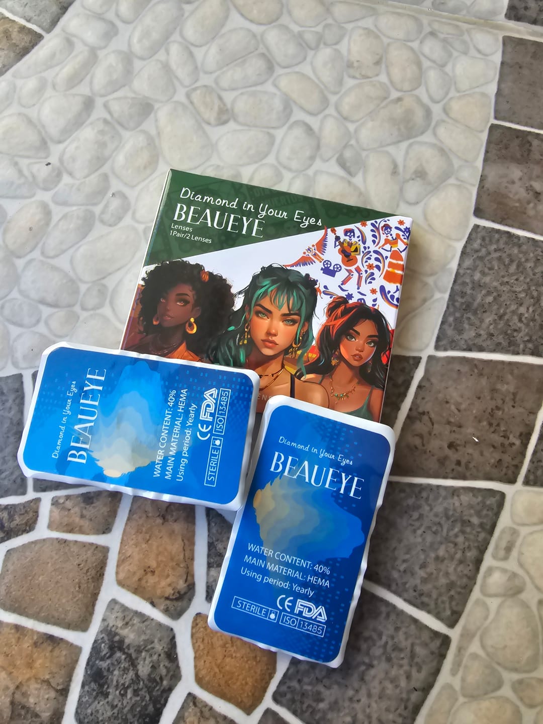 Customer photo review of BEAUEYE Tiffany Prescription Clear Contact Lenses