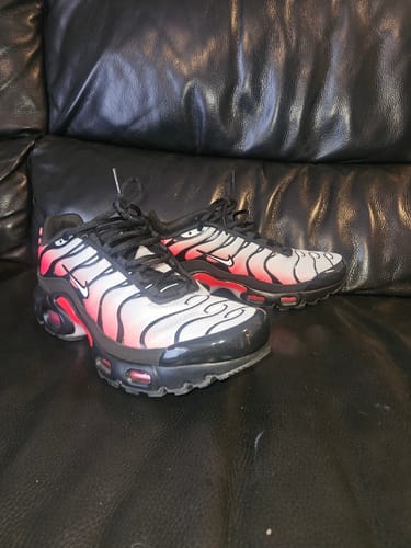 Customer photo review of Nike Air Max Plus GS University Red