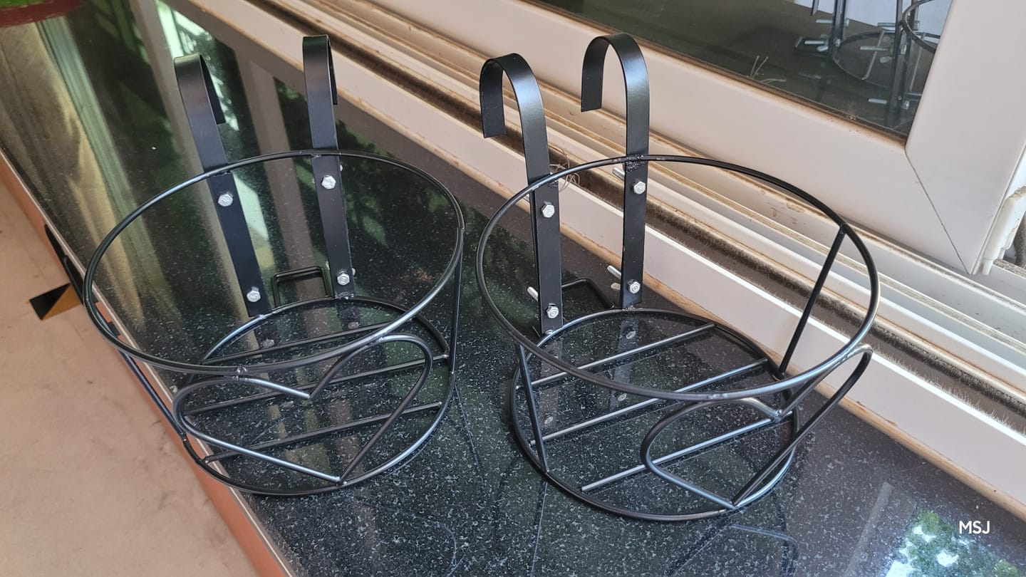 Customer photo review of UnitedCrafts Heart Railings Stands for Balcony & Home Decoration