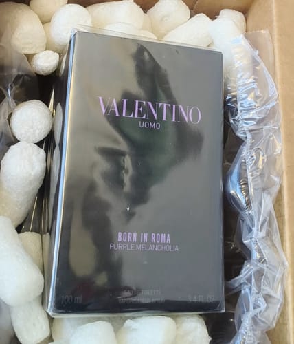 Reseña con foto de un cliente sobre Perfume Valentino Uomo Born in Roma Purple Melancholia 100ML EDT
