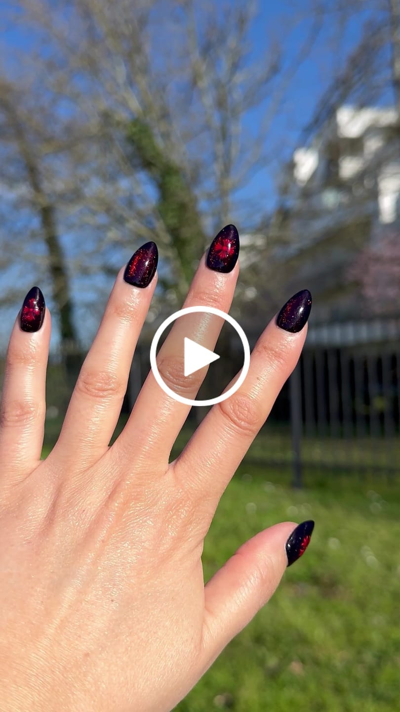 Customer video review of Blood Eclipse – Red Cat Eye Press-On Nails, Gothic Fake Nails with Dark Cross Details