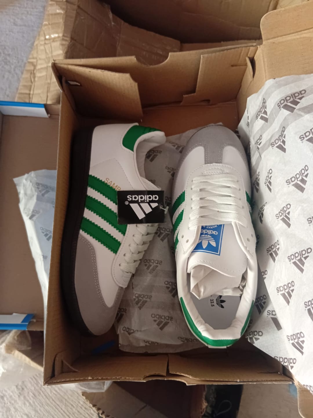 Customer photo review of Tenis Samba Blanco Verde