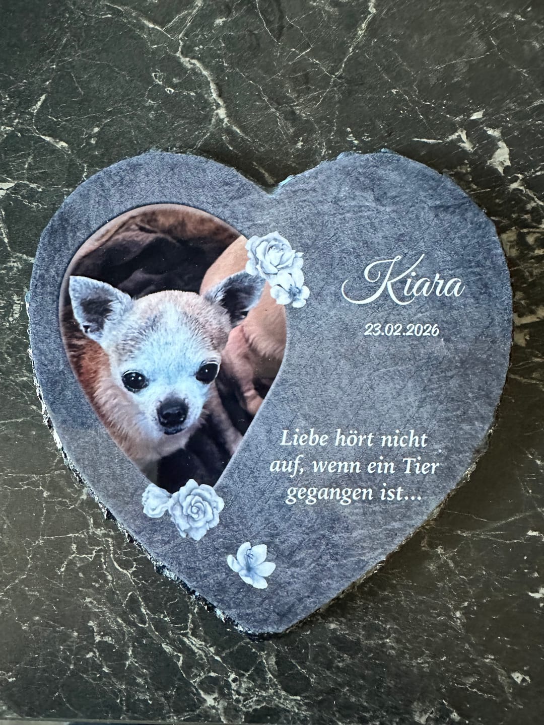 Customer photo review of Liebe hört nicht auf - Personalisiertes Schieferherz als Andenken an geliebte Verstorbene
