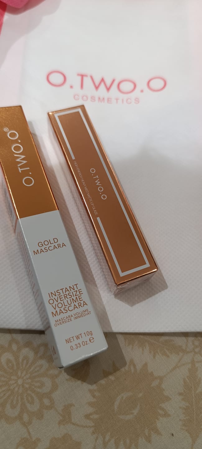 Customer photo review of O.TWO.O GOLD MASCARA