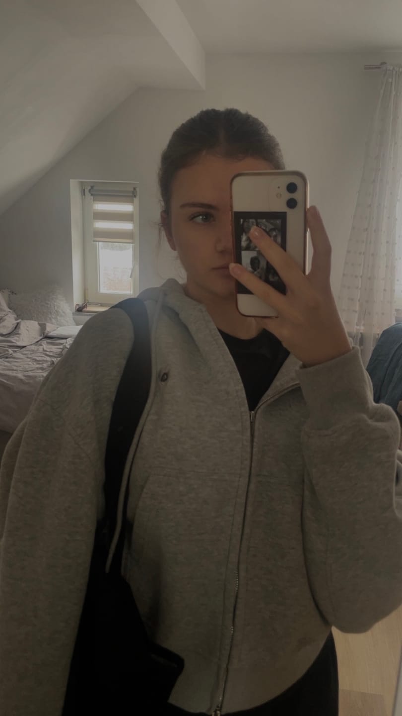 Customer photo review of Aelfric Eden Boxy Double Zip Up Hoodie