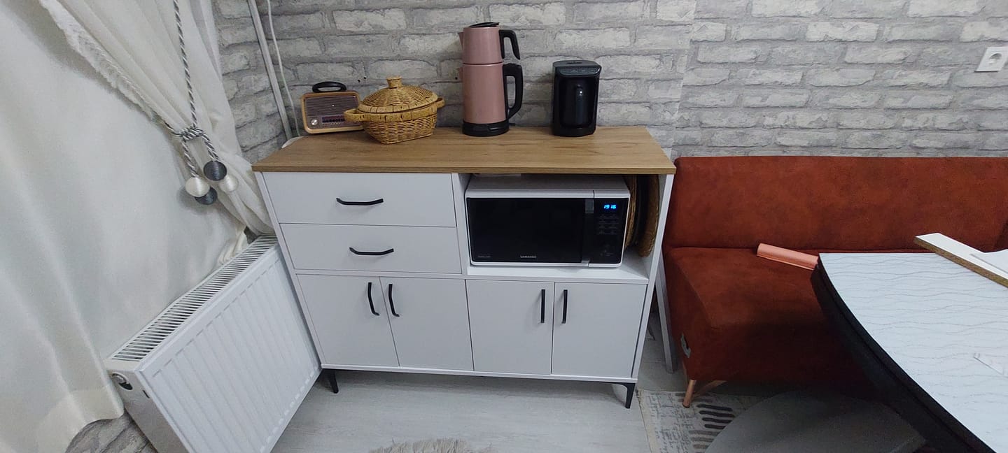 Customer photo review of Rani JE166 Kahve Köşesi Çok Amaçlı Dolap 4 Kapaklı 2 Çekmeceli Kiler Mutfak Dolabı Beyaz - Sepet Ceviz