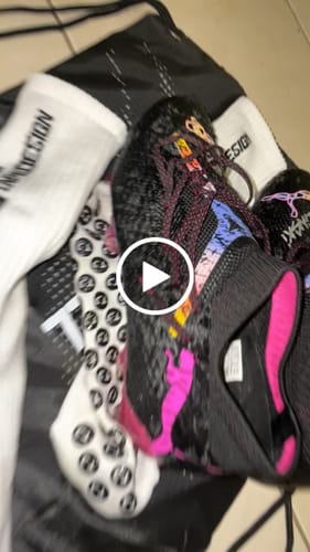Avis vidéo d'un client sur Future 7 Ultimate FG/AG Orlinski - Noir/Argenté/Dark Amethyst/Sun Stream ÉDITION LIMITÉE