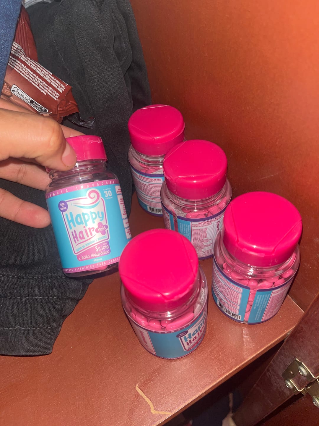 Customer photo review of Happy Hair 3 Potes + 3 Potes Grátis + 2 Potes de Colágeno (Total 8 Potes)