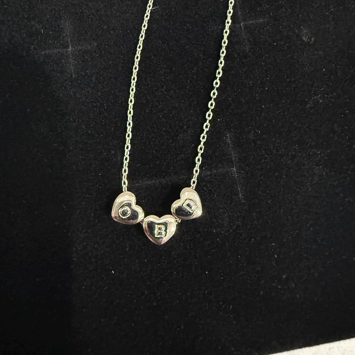 Customer photo review of Personligt hjärthalsband med initialer