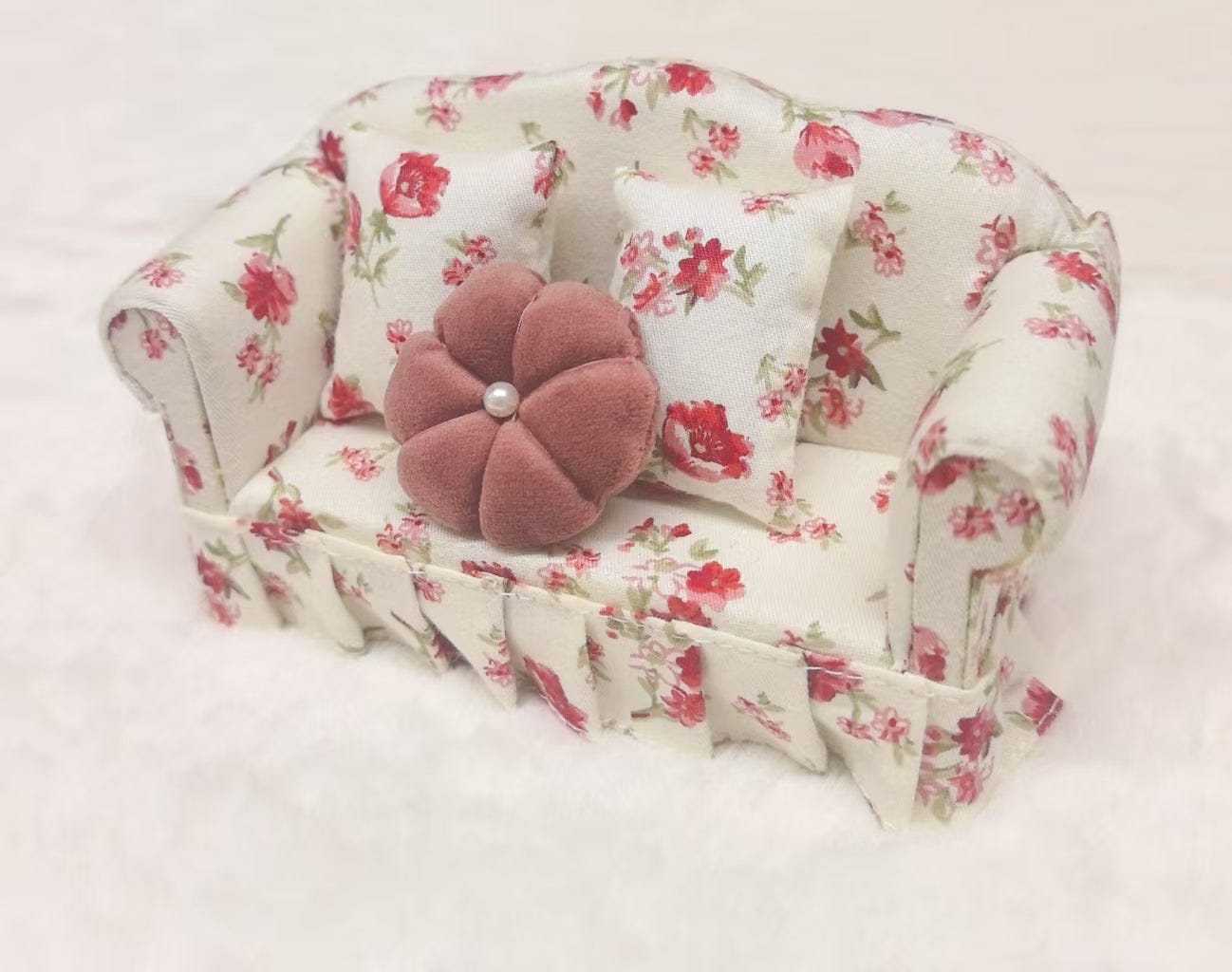 Customer photo review of Vintage Floral 2-Seater Sofa with Pink Floral Pillow – 1:12 Scale Dollhouse Furniture
