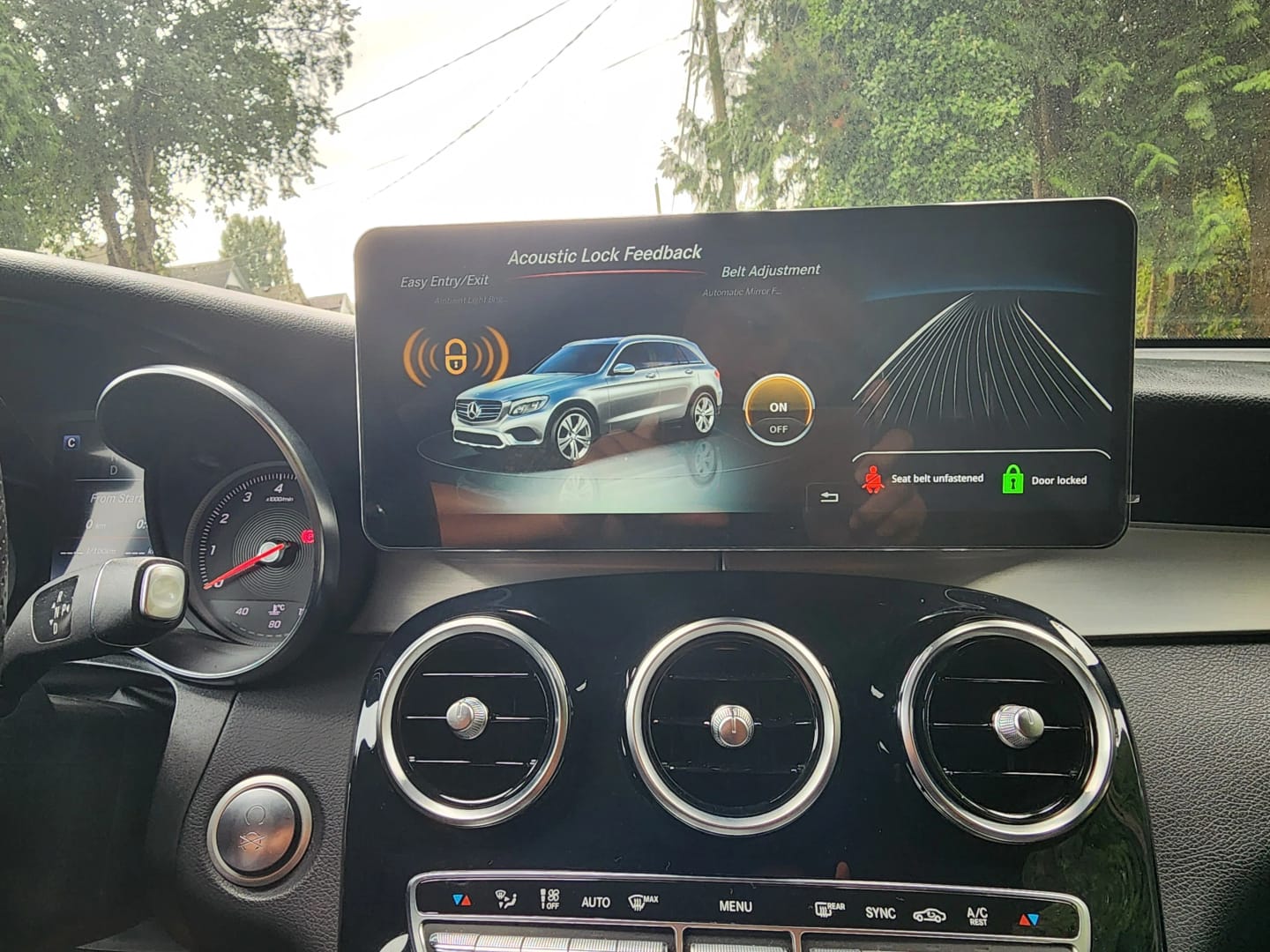 Customer photo review of Mercedes Benz C/GLC Class | W205/X253 | 10.25"/12.3" Linux CarPlay/Android Touchscreen Display | 2014 - 2019
