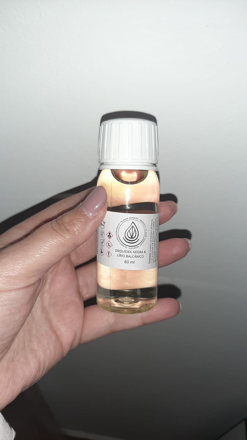 Customer photo review of Fragancia ORQUÍDEA NEGRA & LIRIO BALCÁNICO
