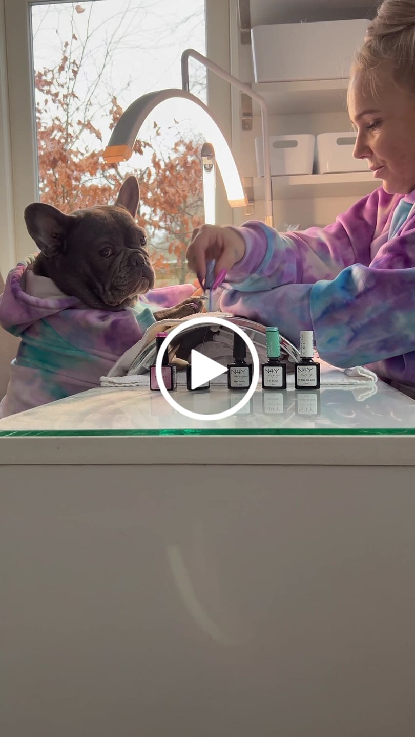 Customer video review of Velvet Human Hoodie - 90s Retro