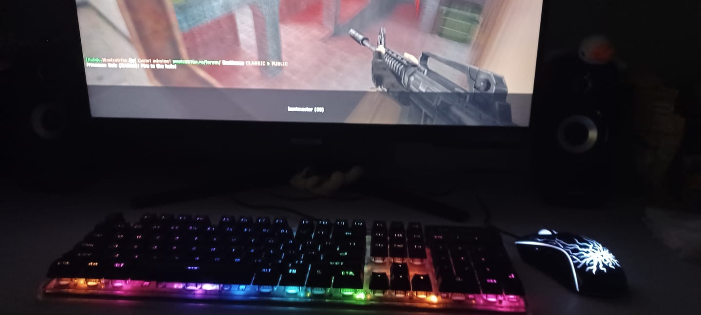 Customer photo review of Kit Tastatura, Mouse Gaming RGB, 104 taste, cu fir, 7 culori si moduri de iluminare, Design Ergonomic, Baza metalica, Negru