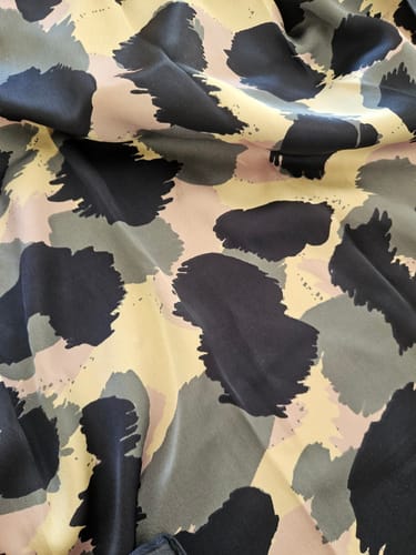 Reseña con foto de un cliente sobre Pañuelo Manchas Animal Print
