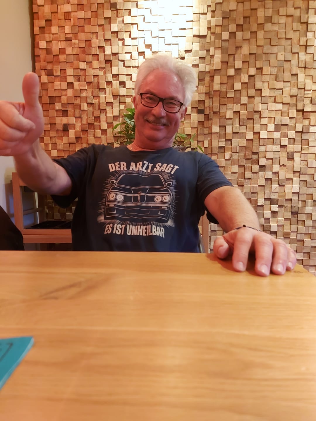 Customer photo review of Unheilbar BMW Classic e30 T-Shirt
