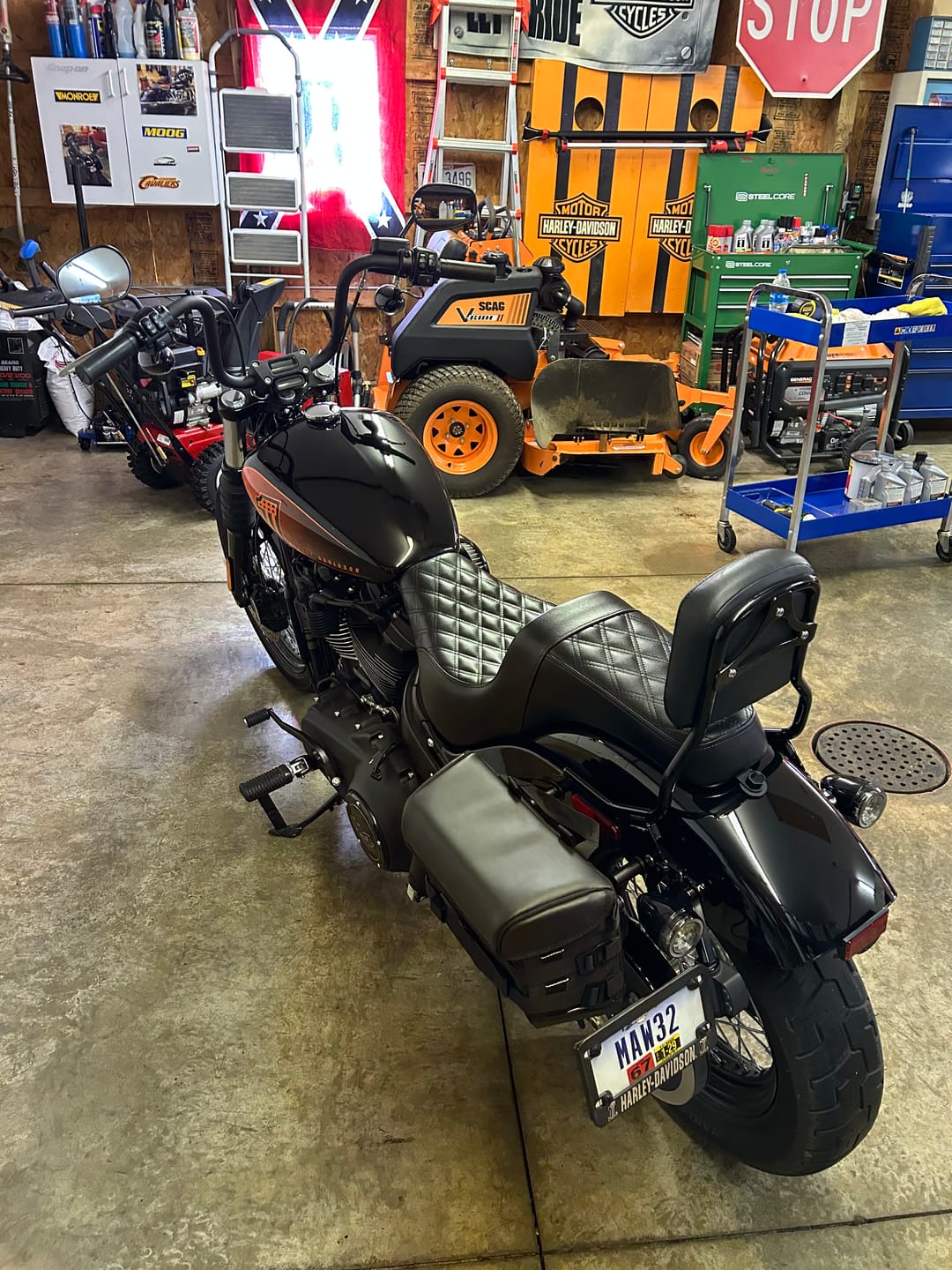 Customer photo review of 20L - Incognito Quick-Mount Small Saddlebags for Harley Softail Street Bob FXBB/S