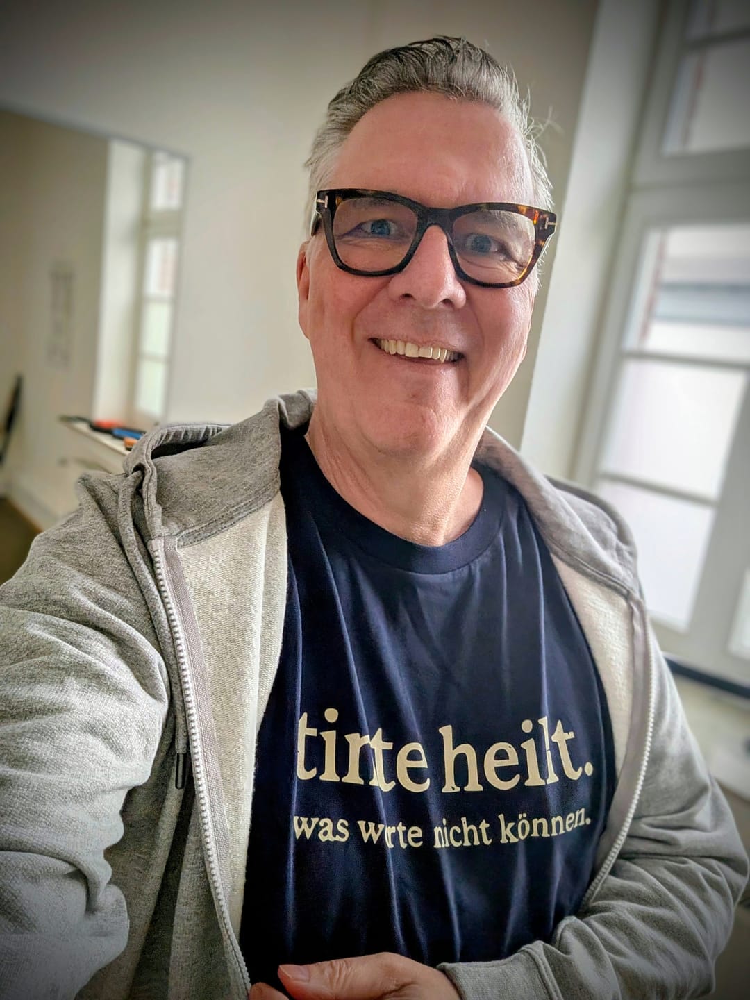 Customer photo review of tinte heilt. - Premium Shirt