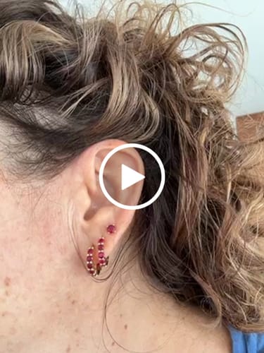 Customer video review of Orecchini Coppia mini Punti Luce Colorati
