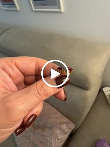Customer video review of Coppia di Orecchini Cuoricini Rossi
