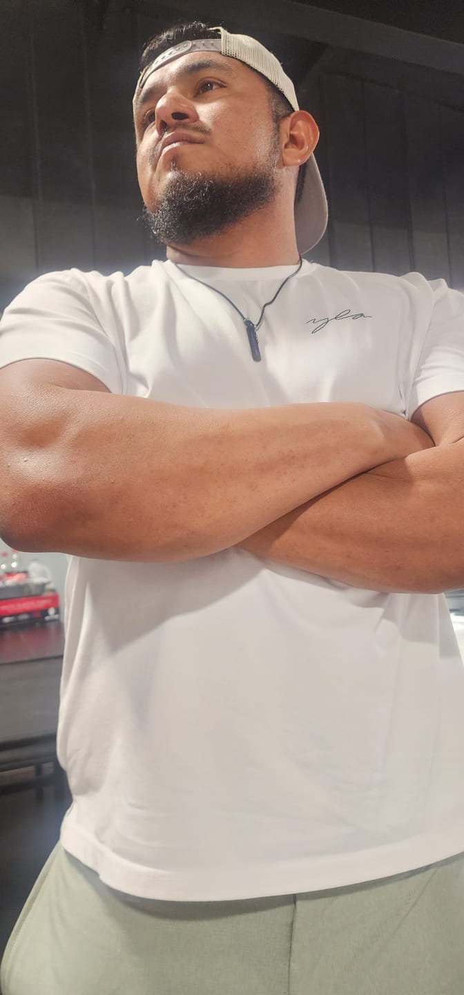 Customer photo review of 466 Tailored Tees