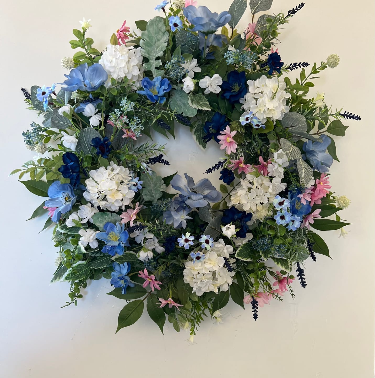 Customer photo review of 16" Round Grapevine Wreath - DECOE-035