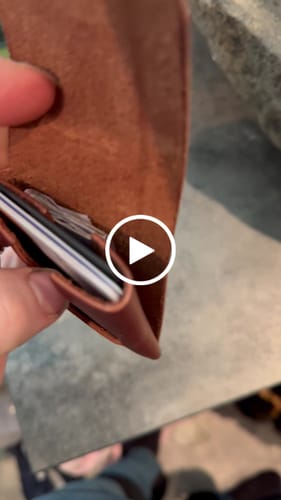 Customer video review of Slimmad plånbok i äkta läder