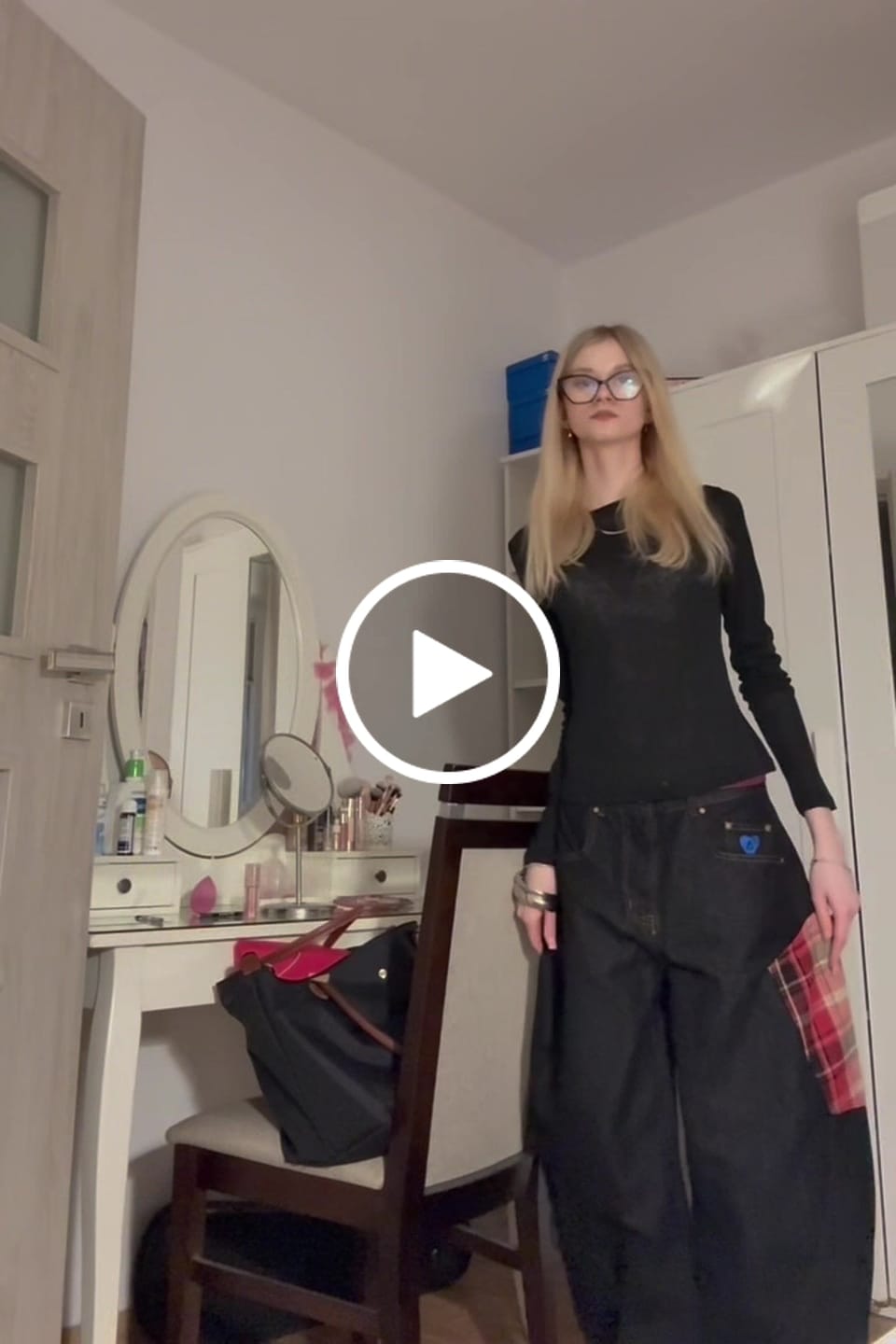 Customer video review of Aelfric Eden BAGGY BARREL Jeans