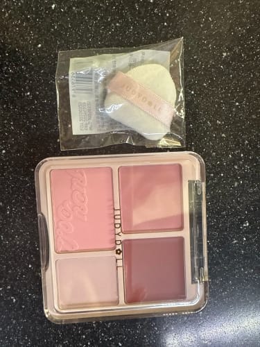 Customer photo review of Judydoll Blush and Highlight Palette