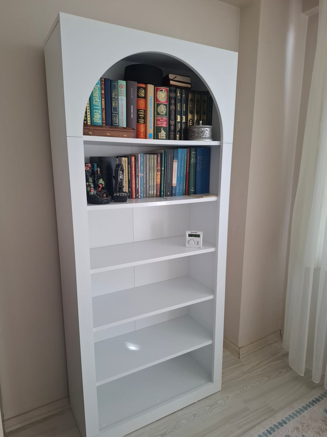 Customer photo review of Rani HC116 Kitaplık 6 Raflı Çalışma Odası Kütüphane Modern Duvar Rafı Beyaz