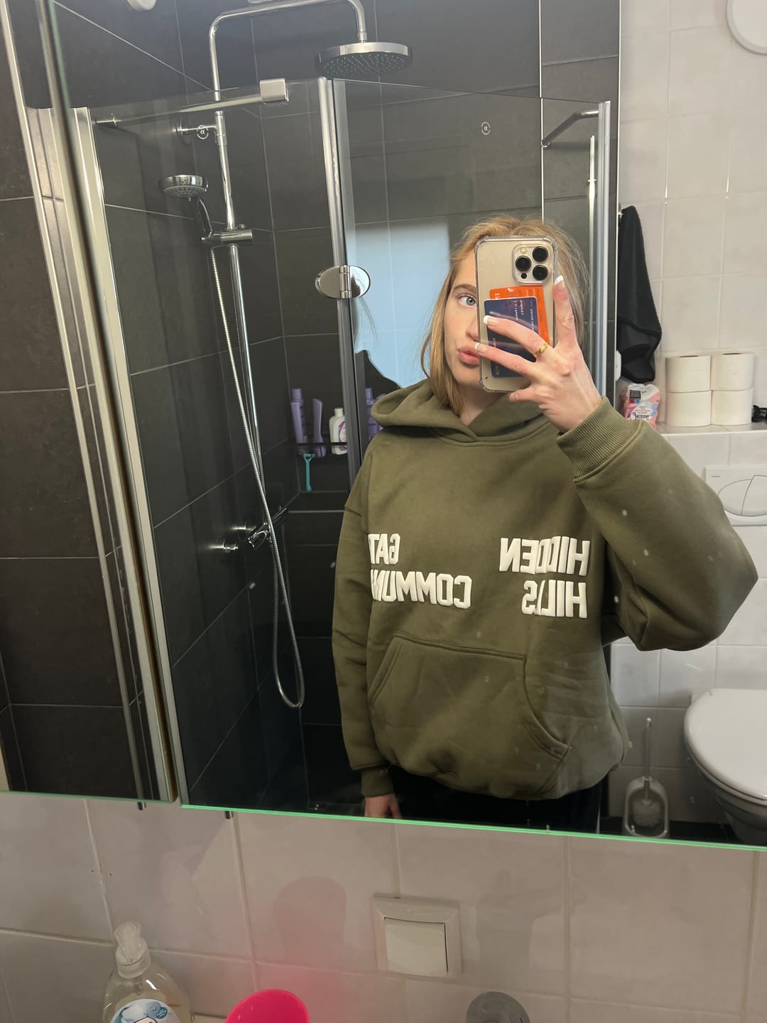Customer photo review of GATED COMMUNITY HOODIE NAVY