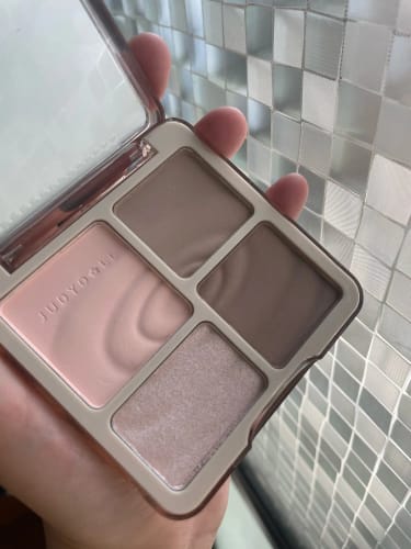 Customer photo review of JUDYDOLL Contour & Highlight Palette