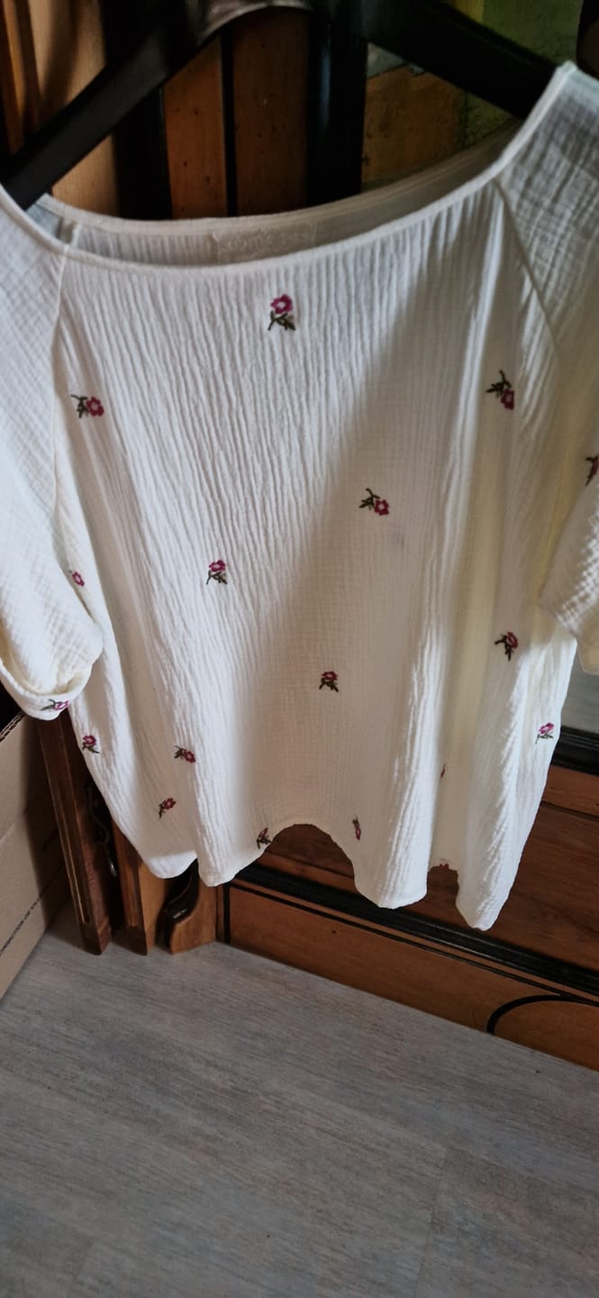 Customer photo review of Blouse  Romy – Double gaze de coton blanc cassé églantine
