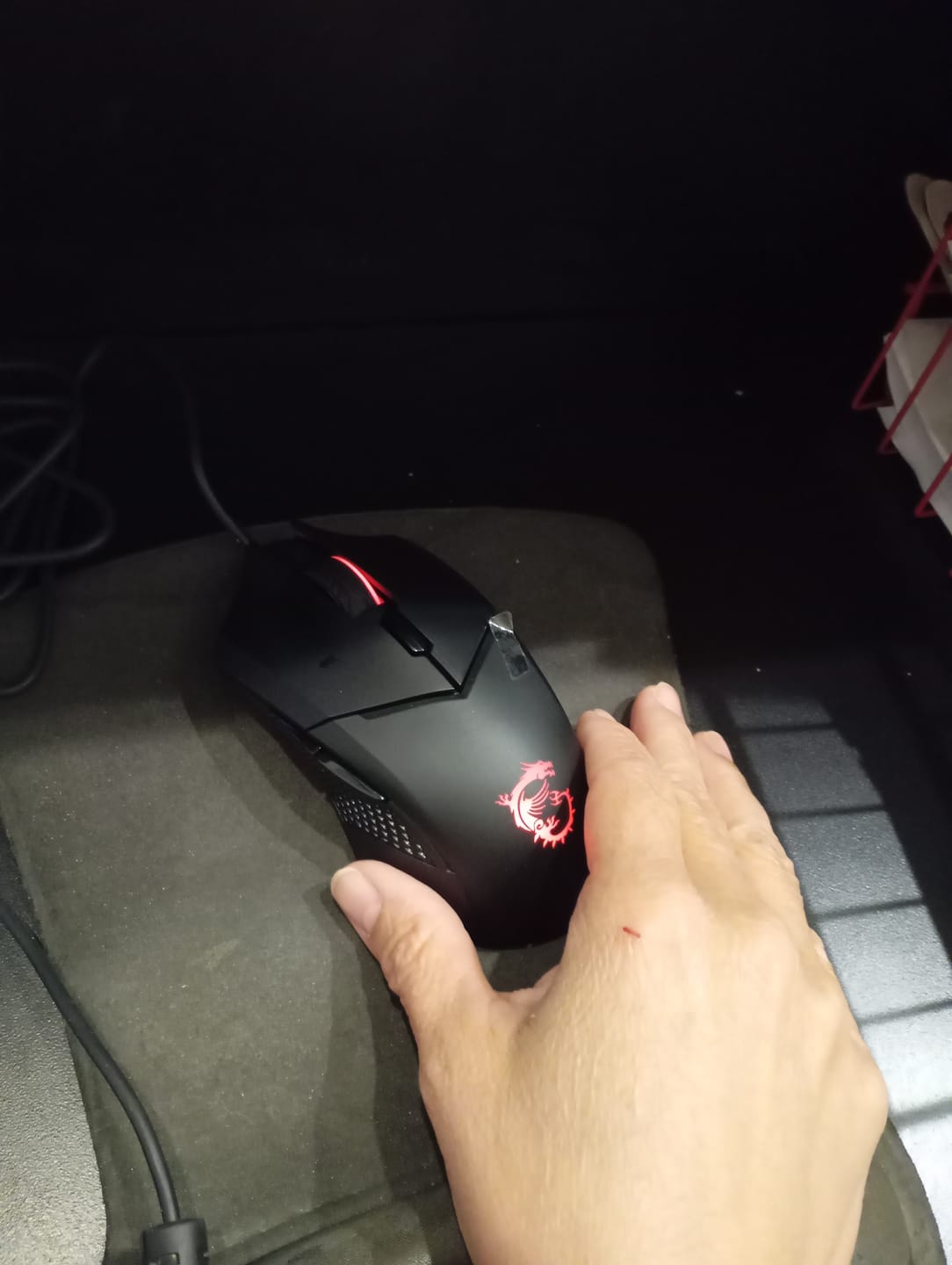 Customer photo review of Mouse Gaming MSI CLUTCH GM08 - Óptico 4200 DPI - 6 Botones - LED Rojo